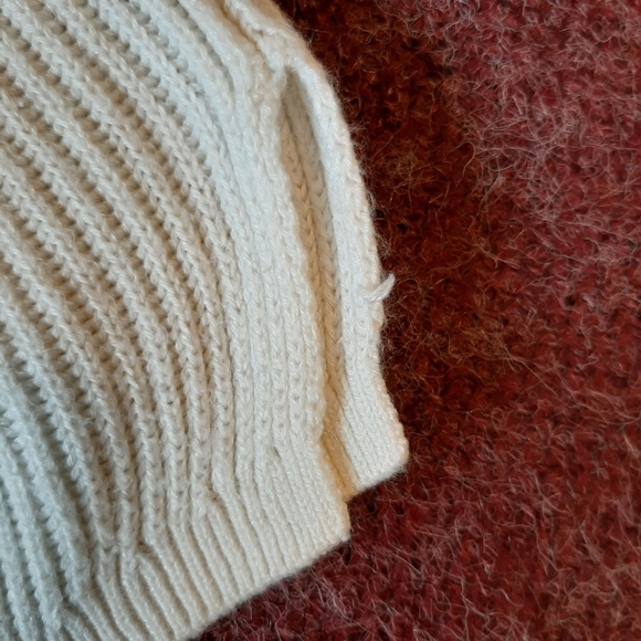 Garage cold shoulder sweater - Picture 7 of 8